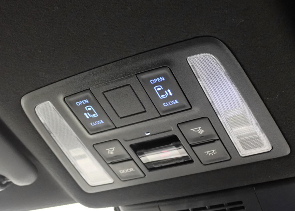Toyota NOAH Right-Hand Drive Japan Shipping