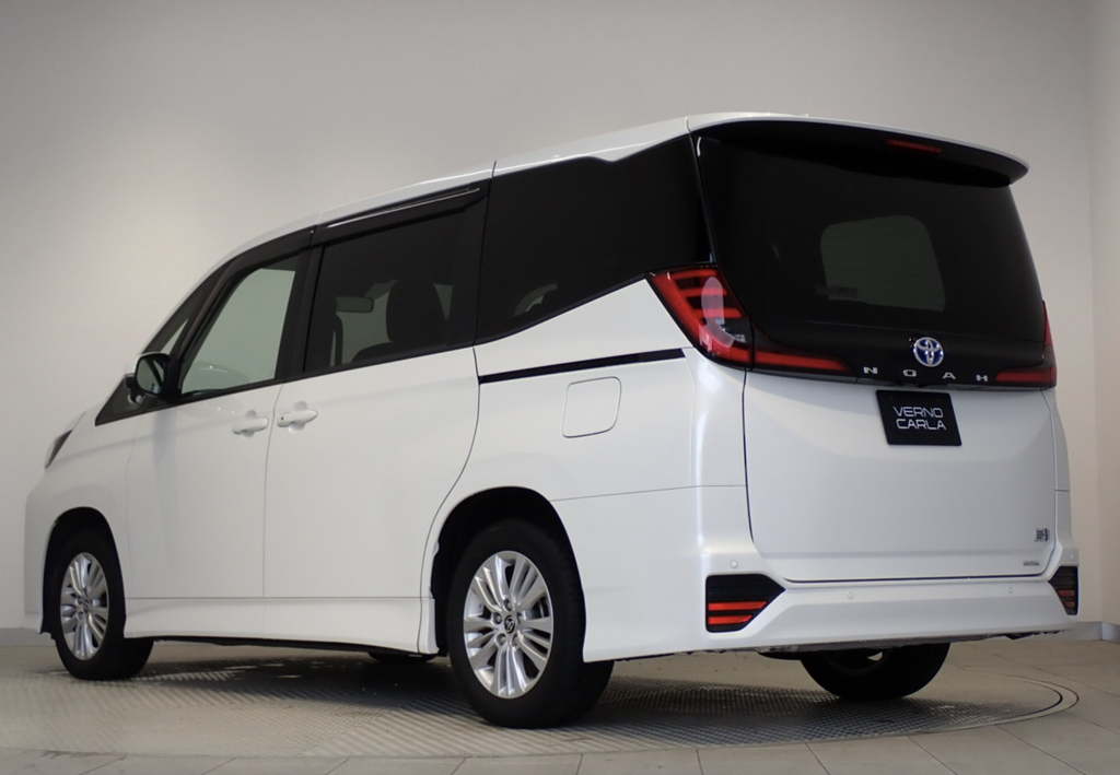Toyota NOAH Right-Hand Drive Japan Shipping