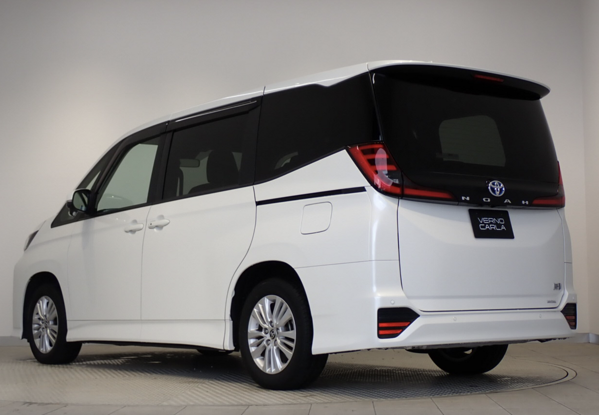 Toyota NOAH Right-Hand Drive Japan Shipping