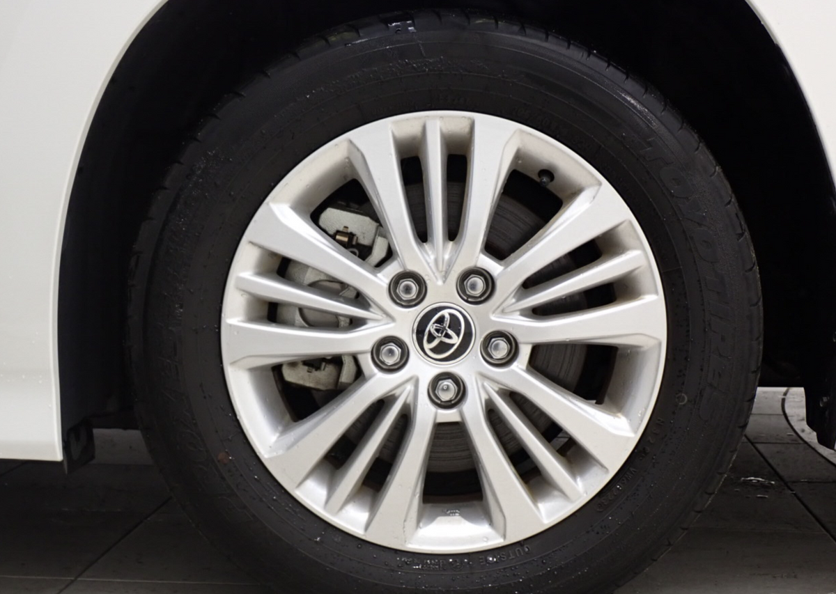 Toyota NOAH Right-Hand Drive Japan Shipping