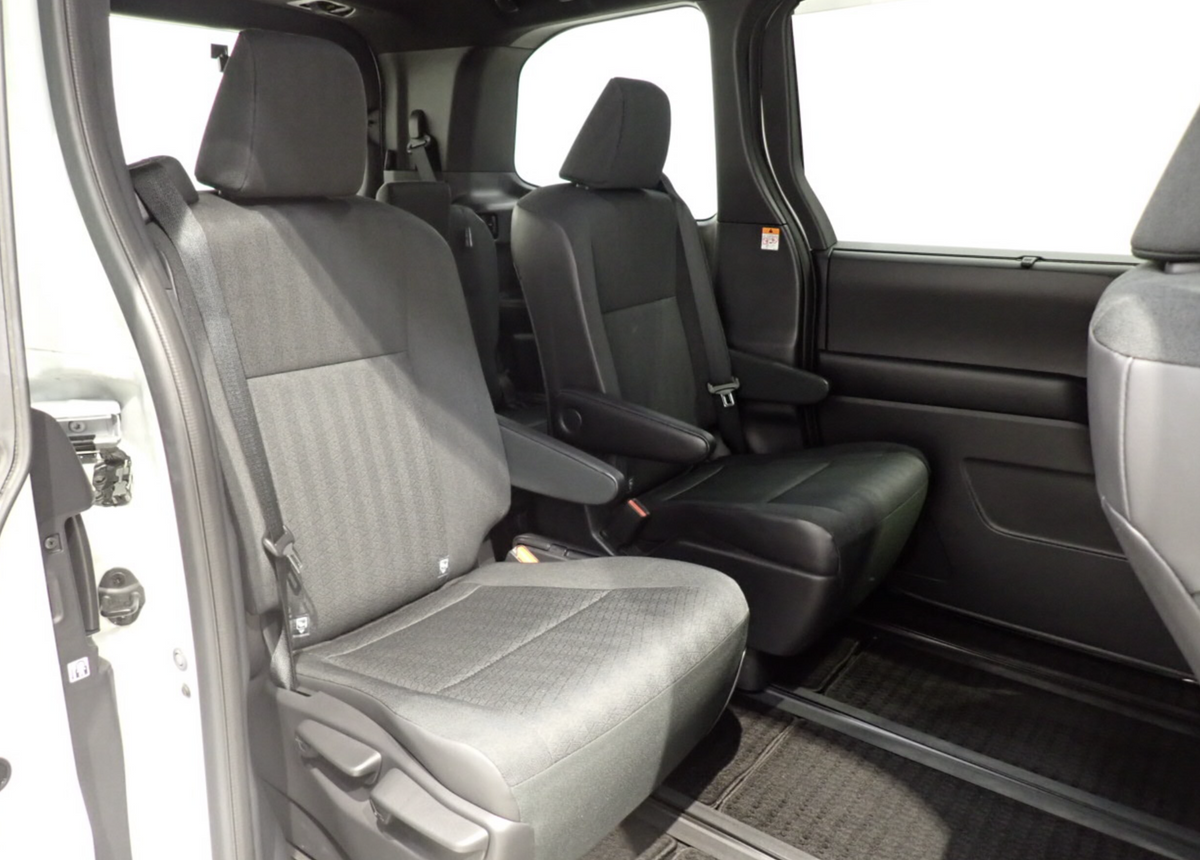 Toyota NOAH Right-Hand Drive Japan Shipping
